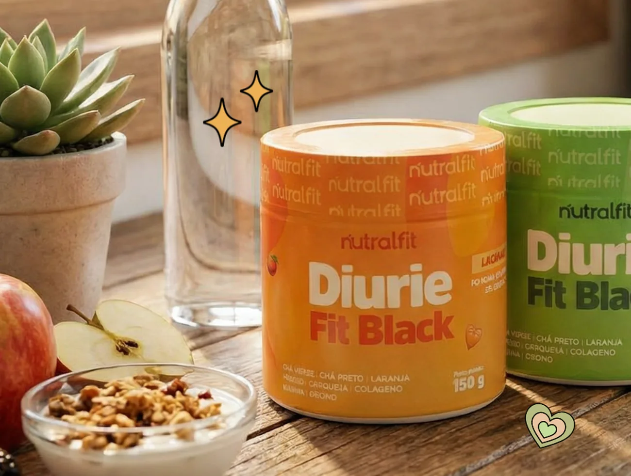 Dois potes de DiurieFit Black de 150 g, laranja e ma&ccedil;&atilde; verde, sobre mesa de madeira com frutas.